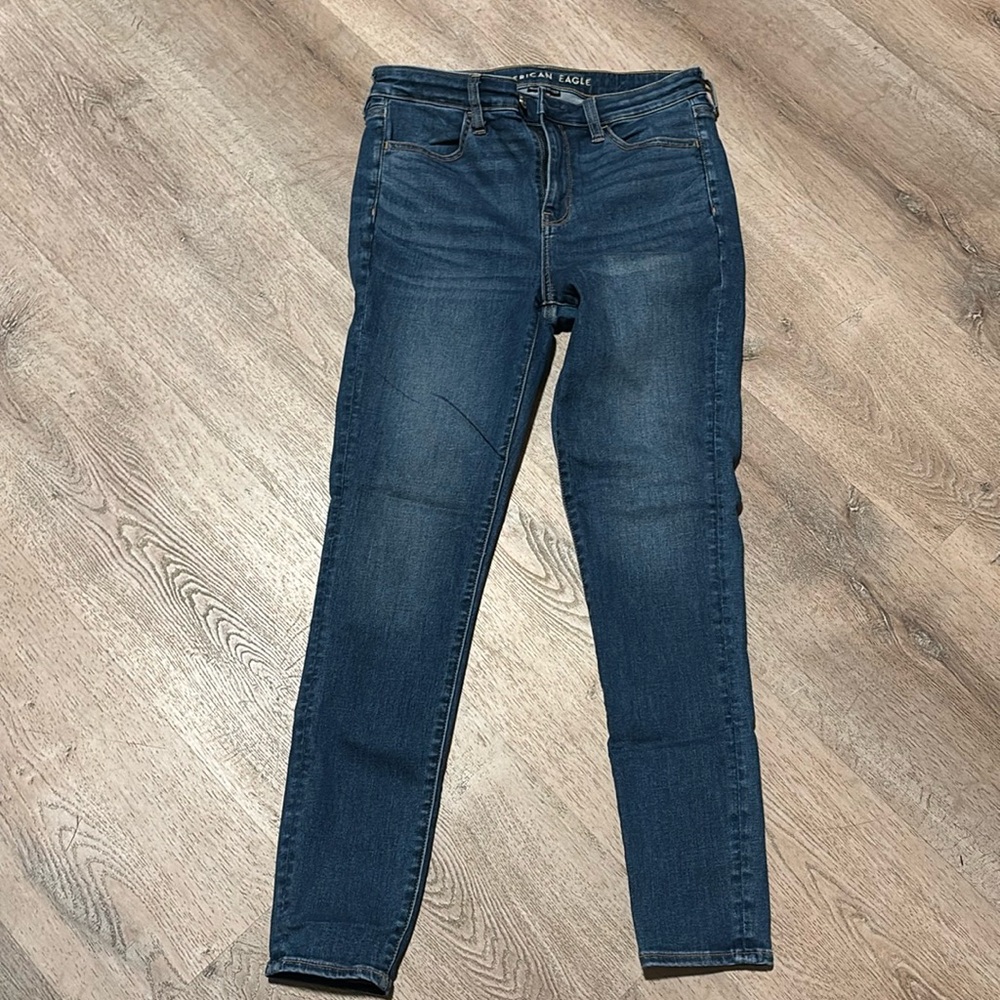 Woman’s American Eagle jeans